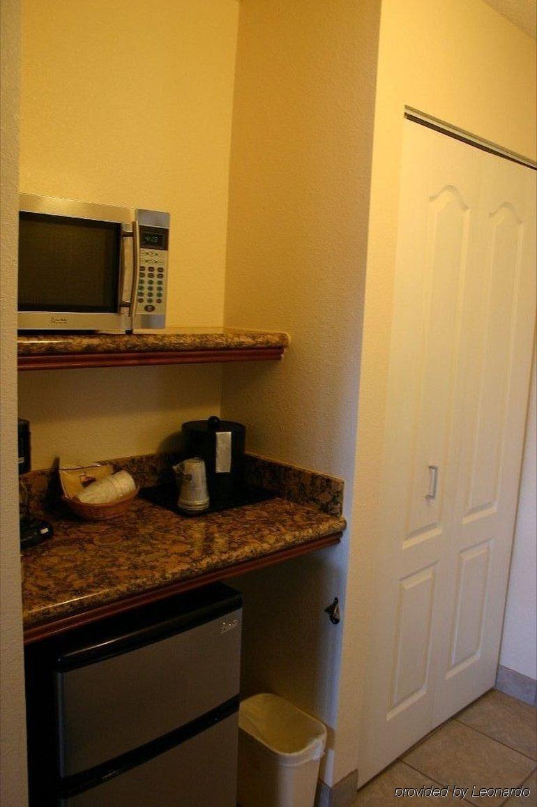 Best Western Plus A Wayfarer'S Inn & Suites Kingman Room photo