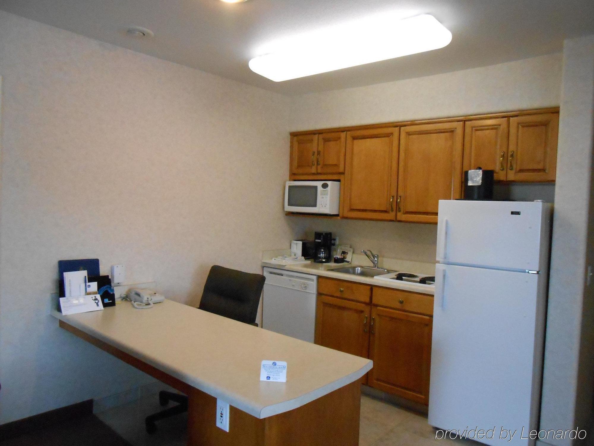 Best Western Plus A Wayfarer'S Inn & Suites Kingman Room photo
